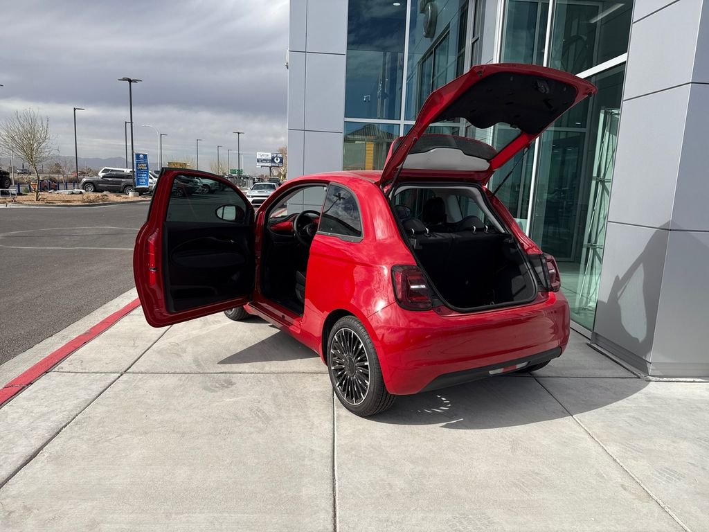 2024 Fiat 500e Red photo 7