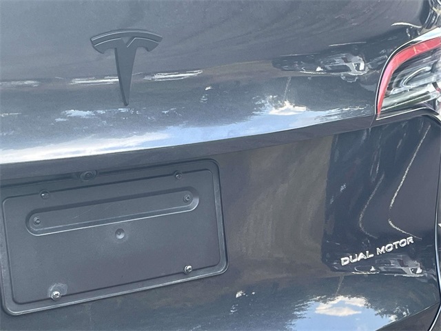 2025 Tesla Model Y Long Range photo 9