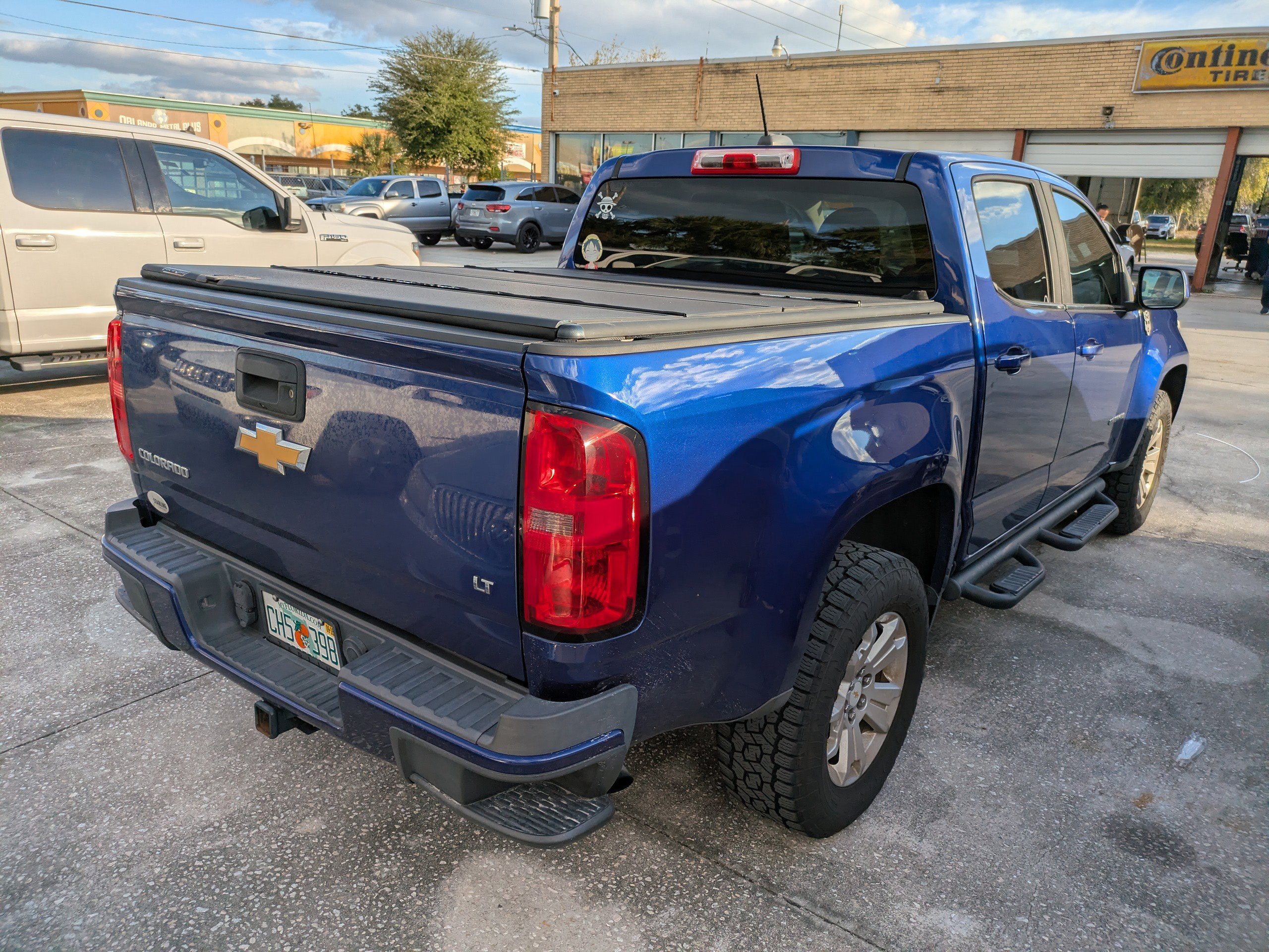 2016 Chevrolet Colorado LT photo 2