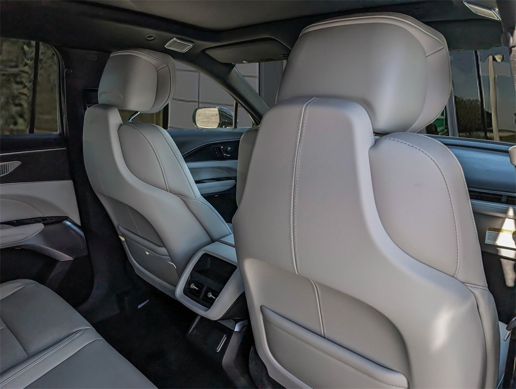 2026 Cadillac Lyriq Luxury photo 18