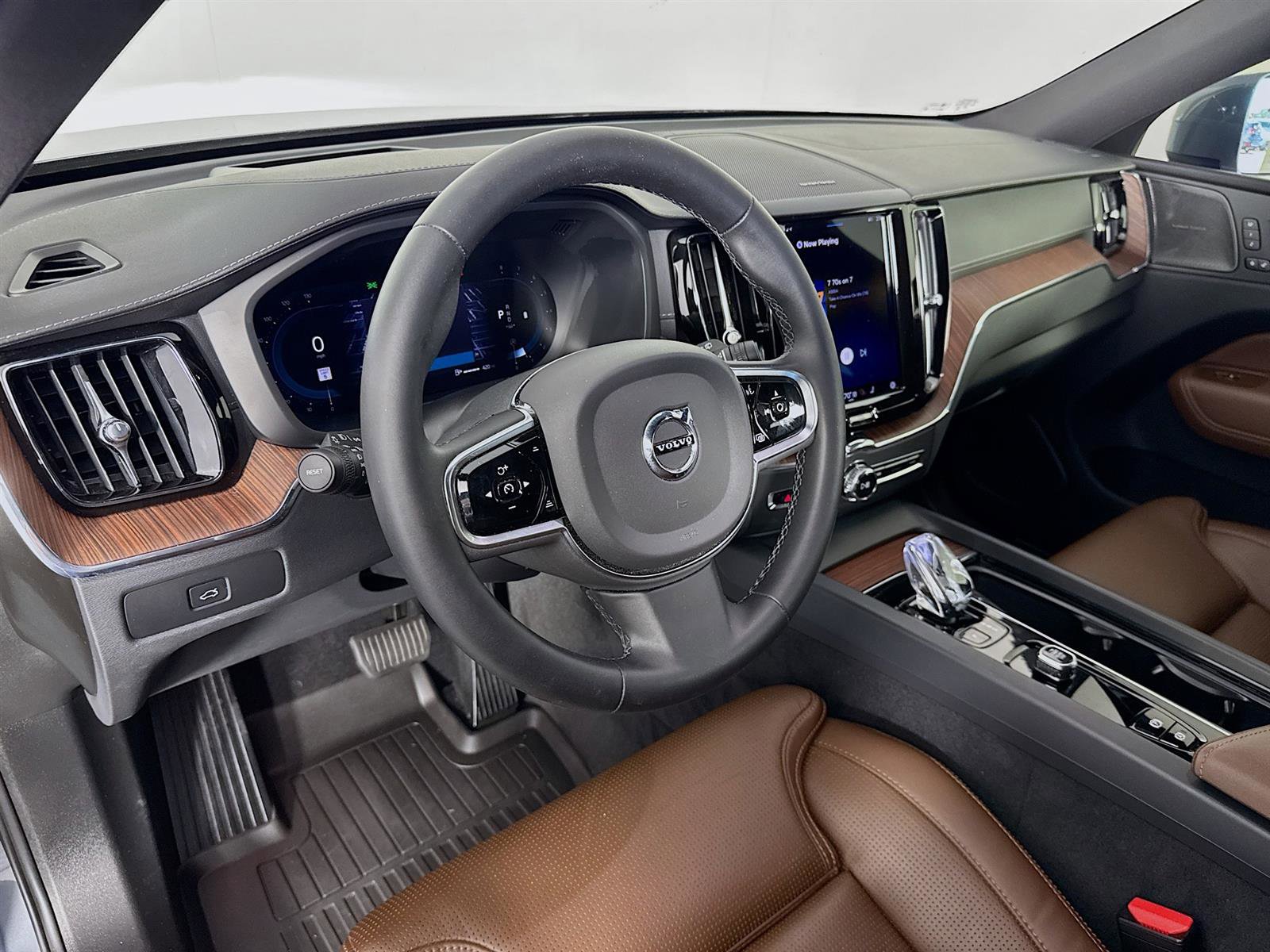 2023 Volvo XC60 Ultimate photo 8