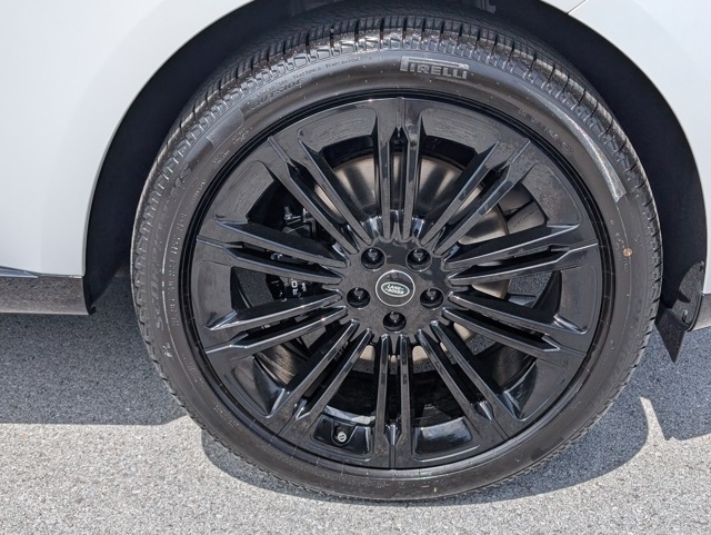 2025 Land Rover Range Rover SE photo 23