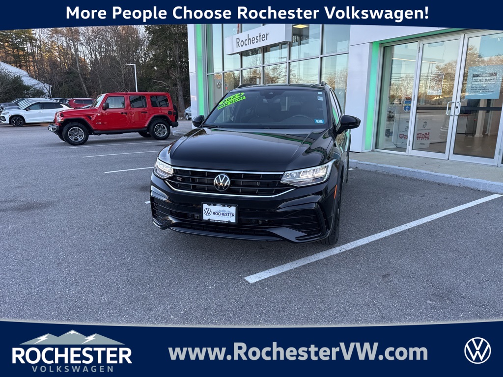 2024 Volkswagen Tiguan SE R-LINE BLACK's photo
