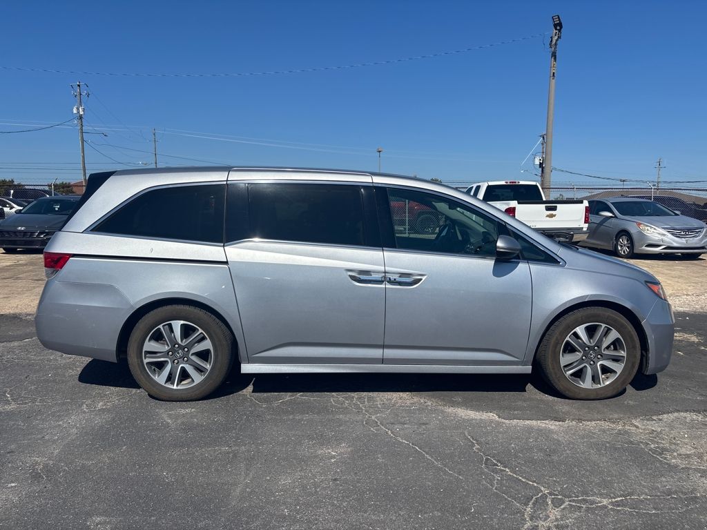 2017 Honda Odyssey Touring photo 2