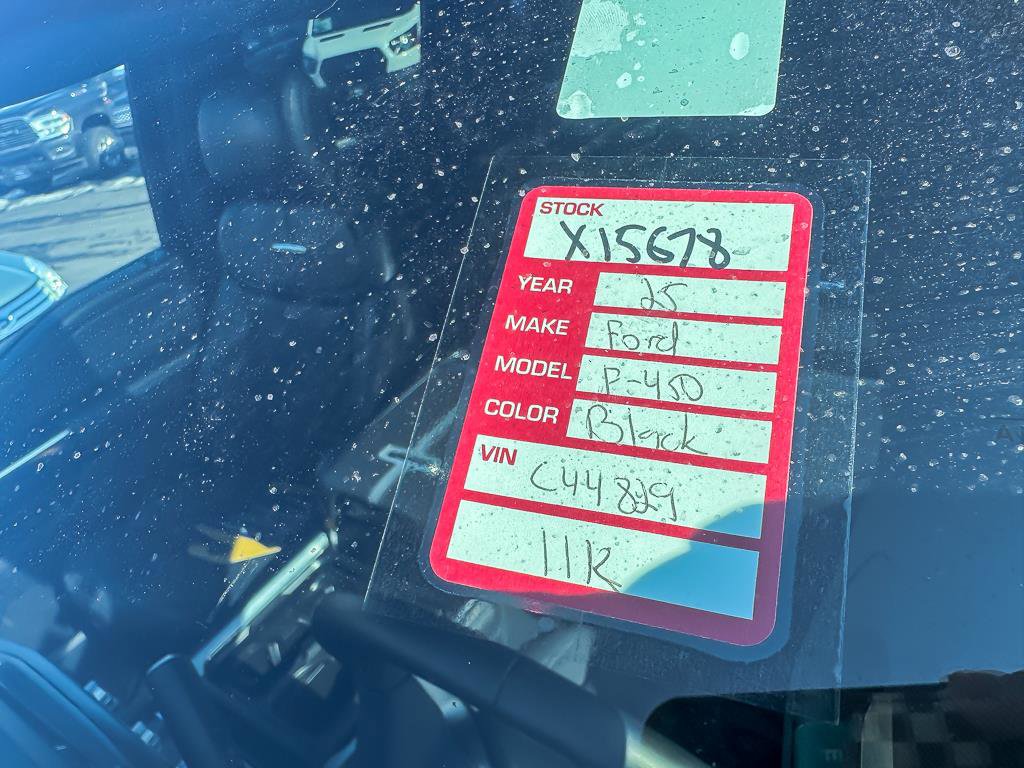 2025 FORD F-450 - Image 32