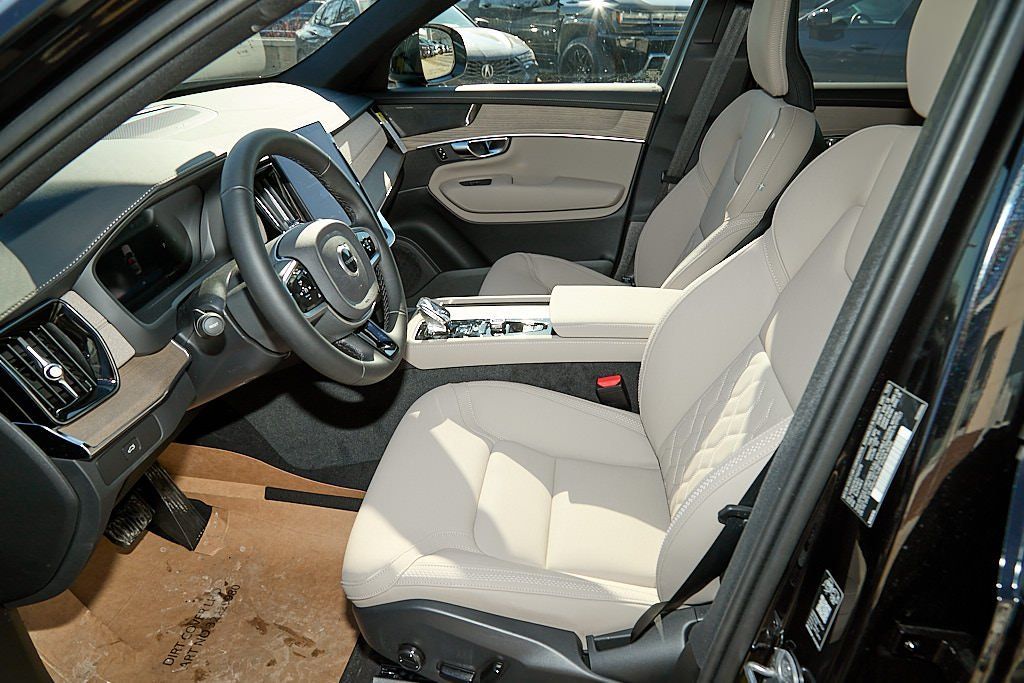 2026 VOLVO XC90 - Image 13