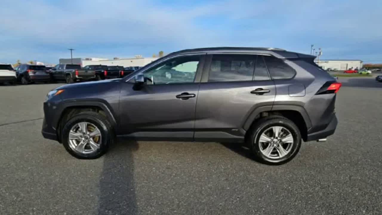 2024 Toyota RAV4 Hybrid XLE photo 4