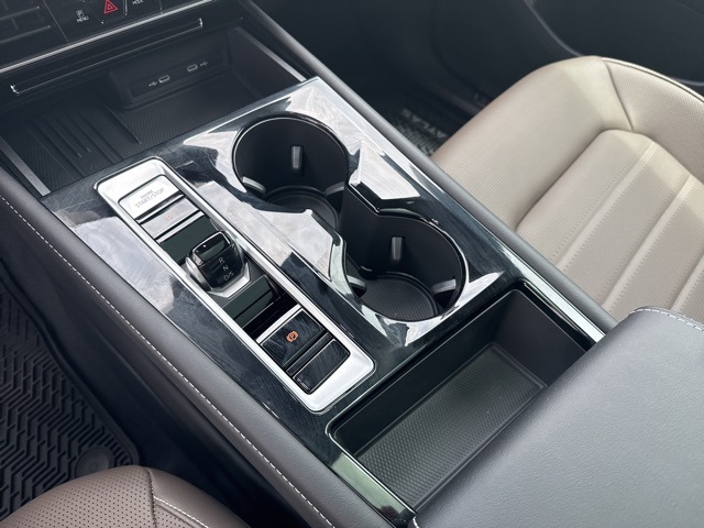 2025 Volkswagen Atlas SEL photo 16