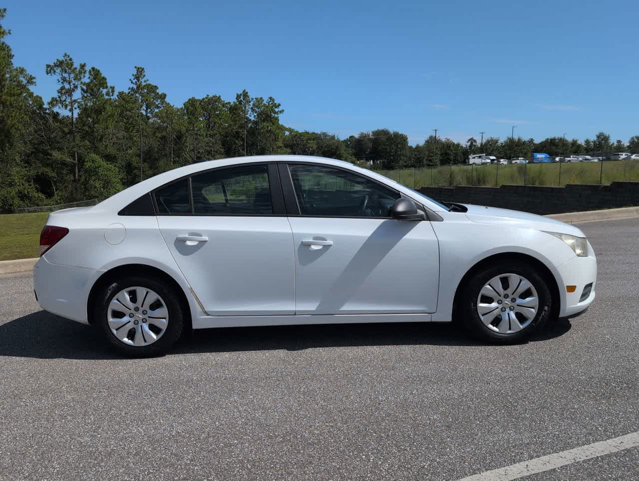 2014 Chevrolet Cruze LS photo 3