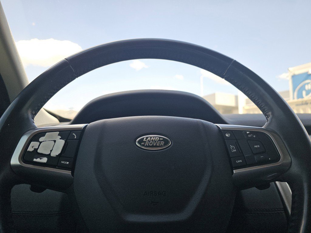2016 Land Rover Discovery Sport HSE photo 25