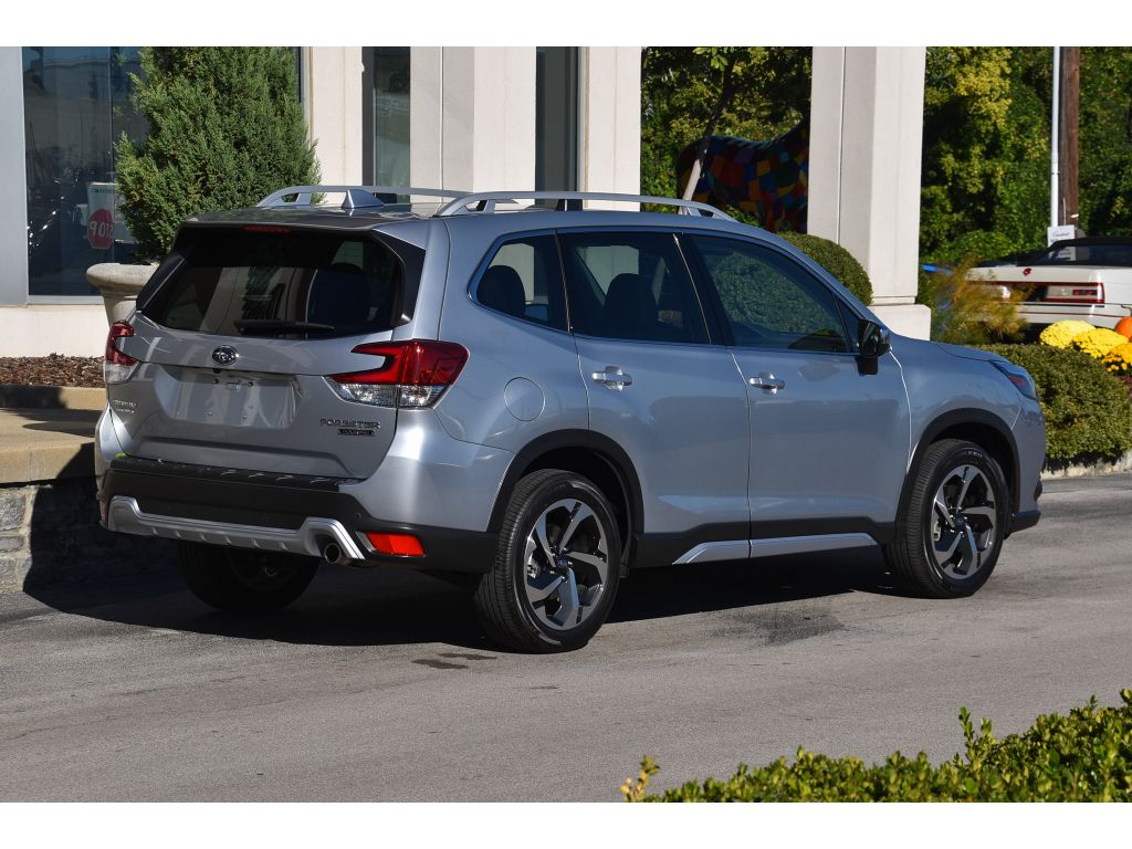 2023 Subaru Forester Touring photo 2