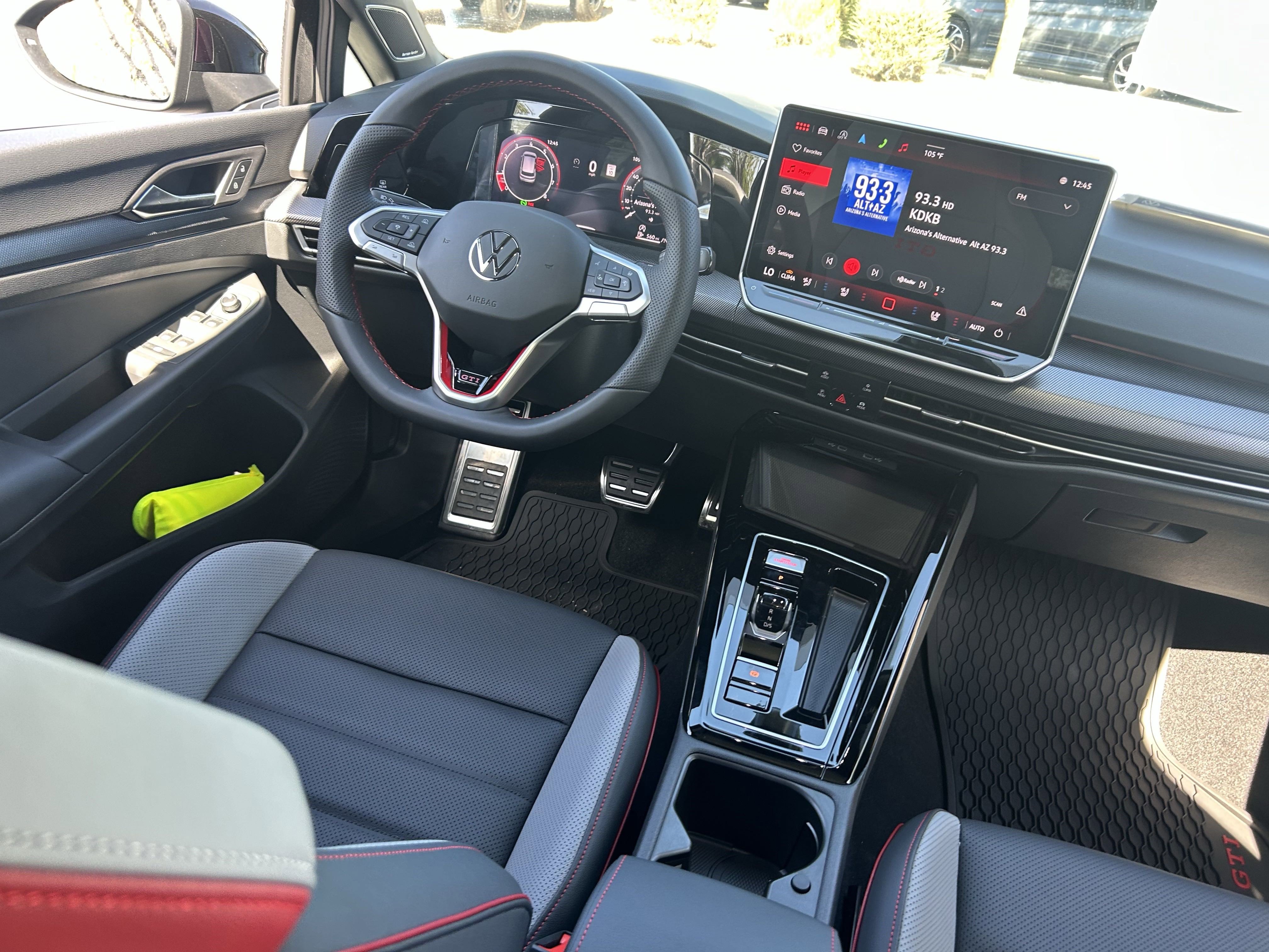 2025 Volkswagen Golf GTI SE photo 3