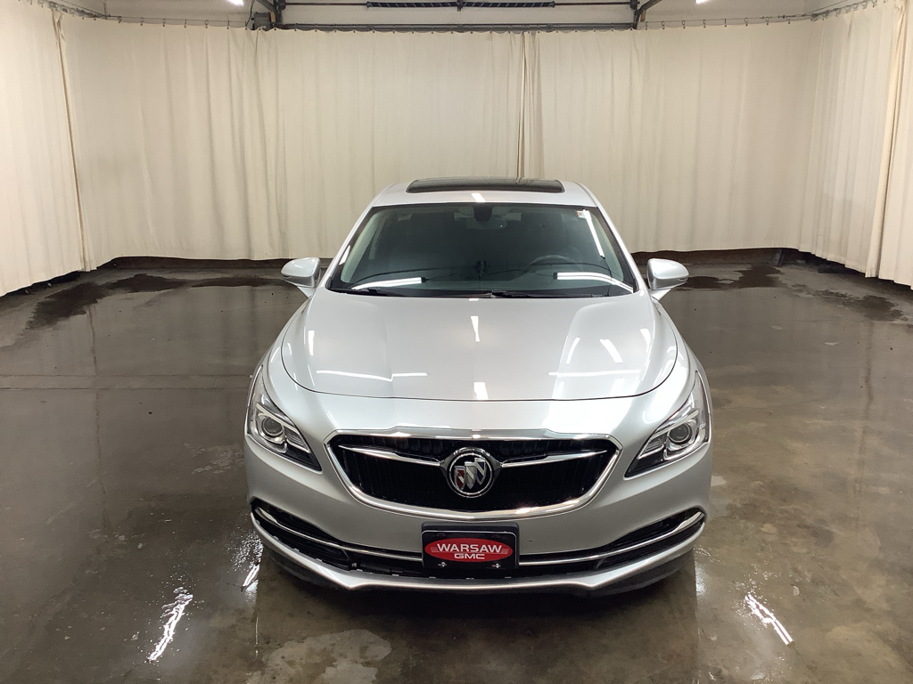 2018 Buick LaCrosse Essence photo 2