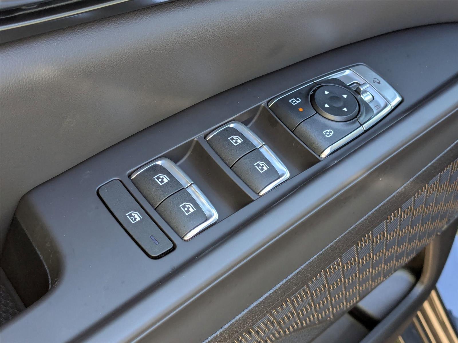 2026 Kia Carnival SX Prestige photo 13