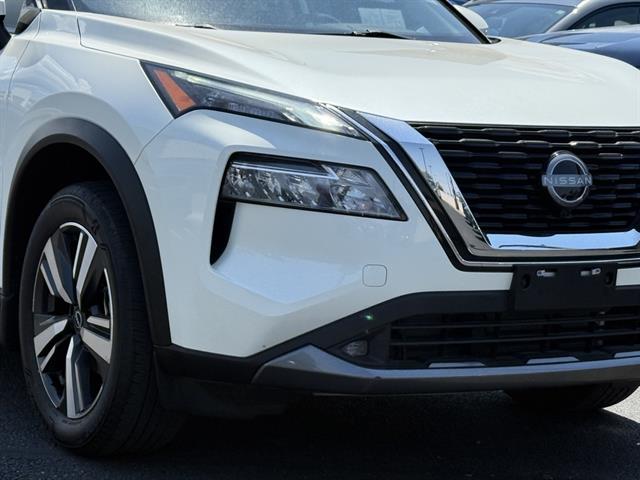 2022 Nissan Rogue SL photo 2