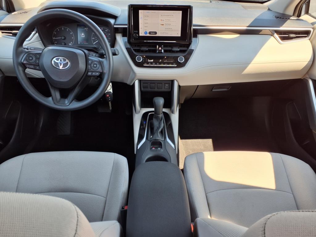 2023 Toyota Corolla Cross L photo 8