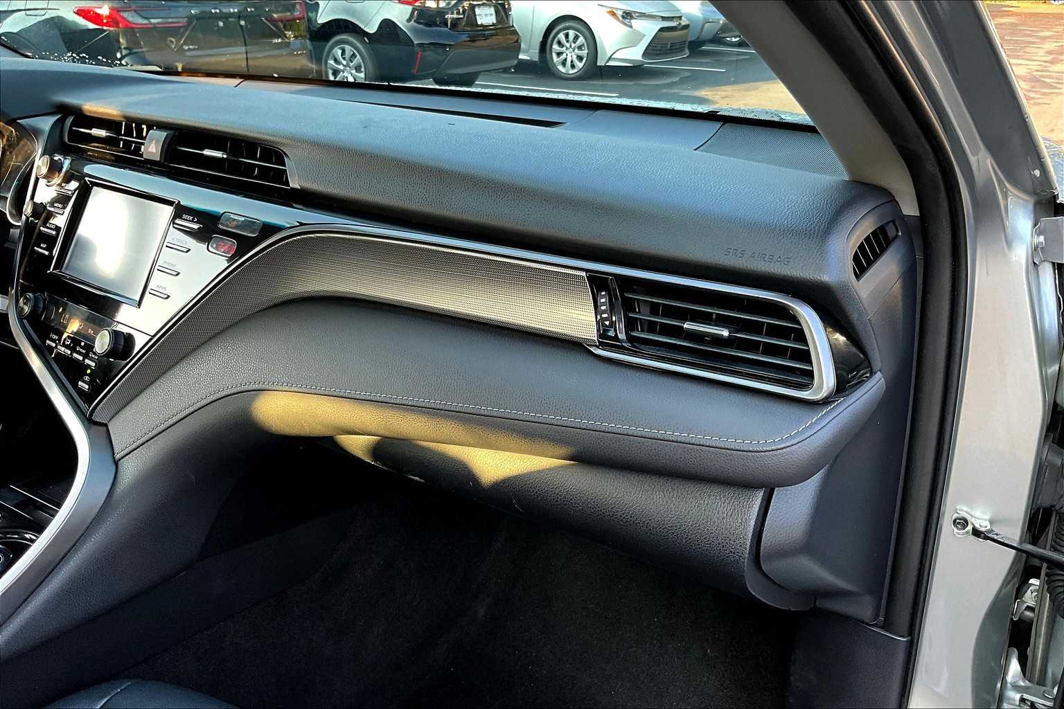 2019 Toyota Camry SE photo 16