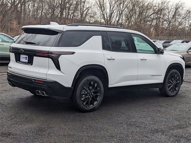 2025 Chevrolet Traverse photo 3