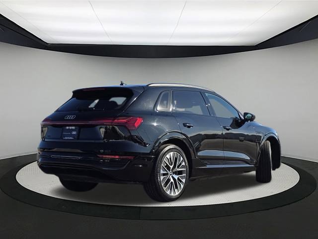 2024 Audi Q8 E-tron Prestige photo 3