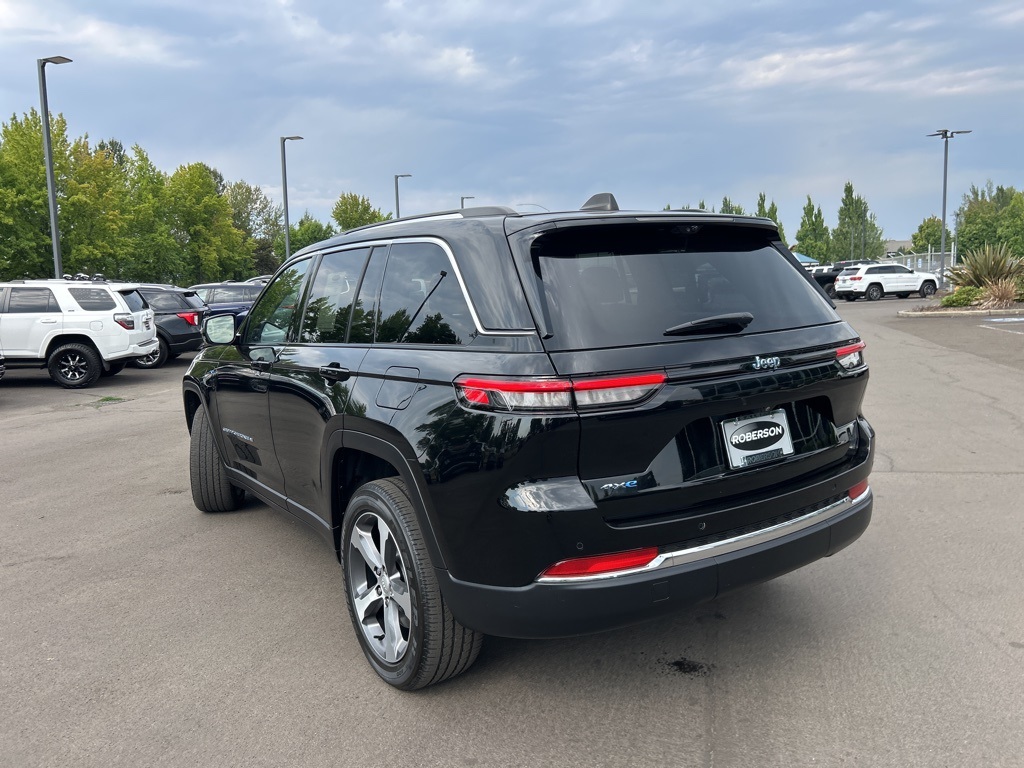 2023 Jeep Cherokee Base photo 4