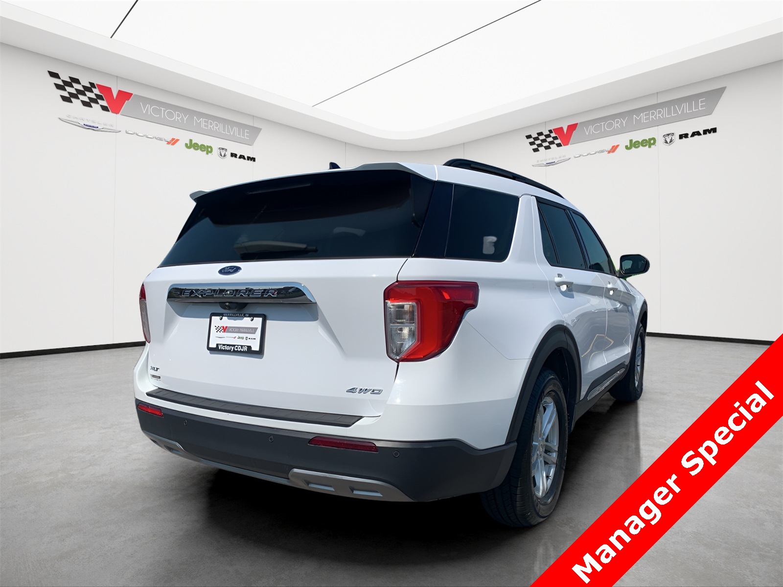 2023 Ford Explorer XLT photo 3