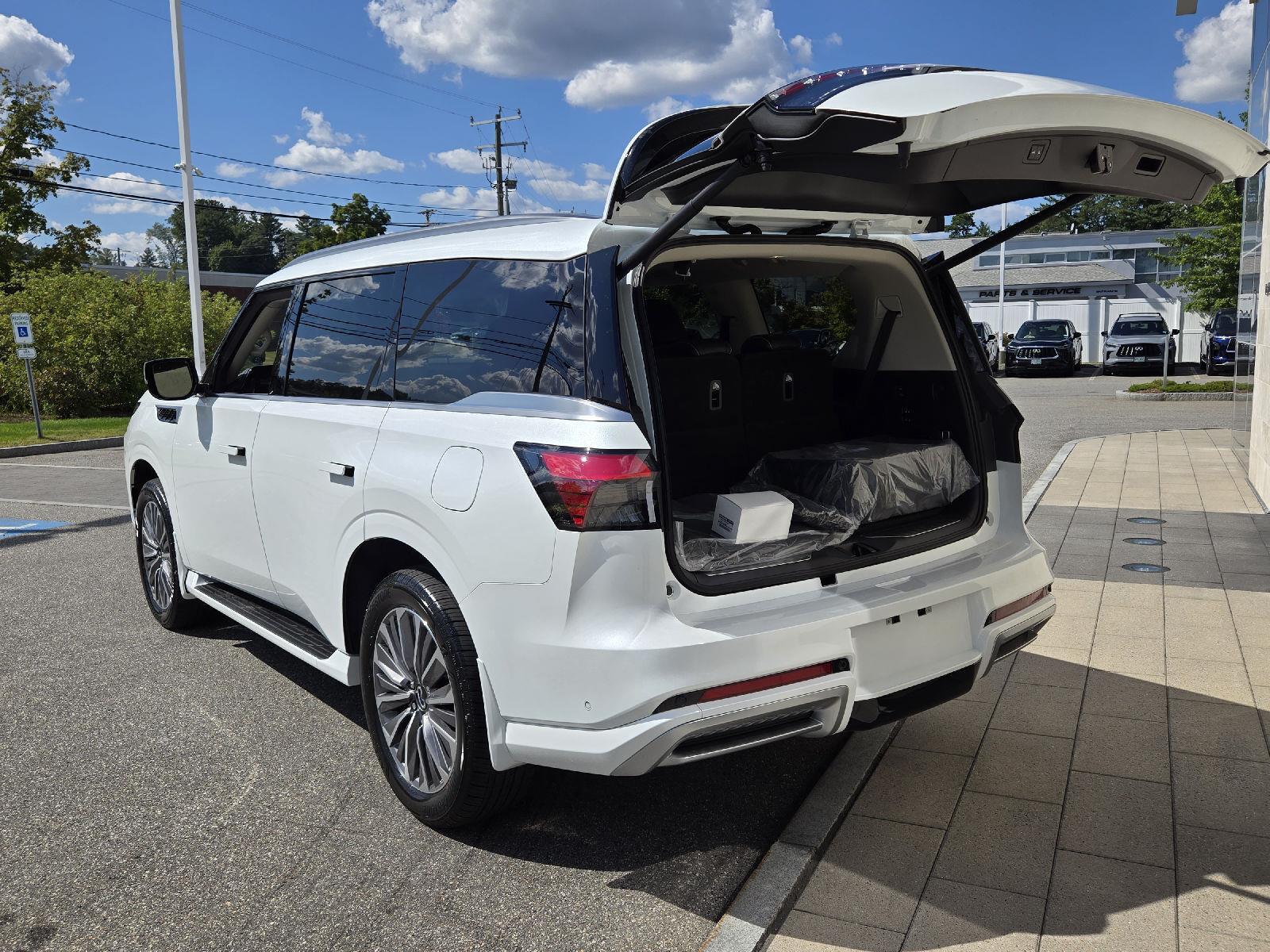2026 Infiniti QX80 Luxe photo 18