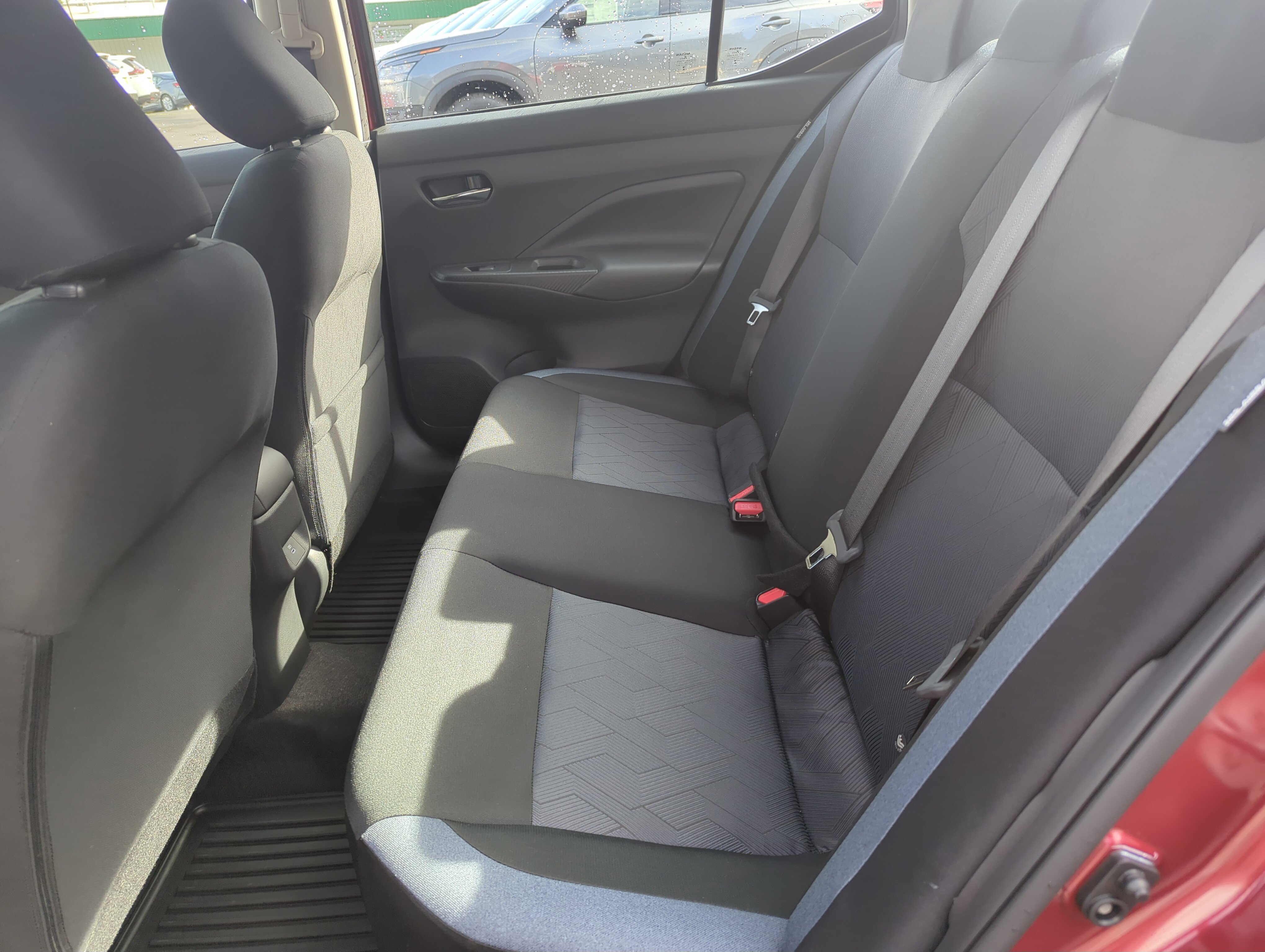 2025 Nissan Versa SV photo 4