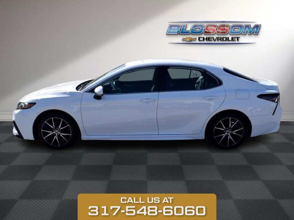 2024 Toyota Camry SE photo 4