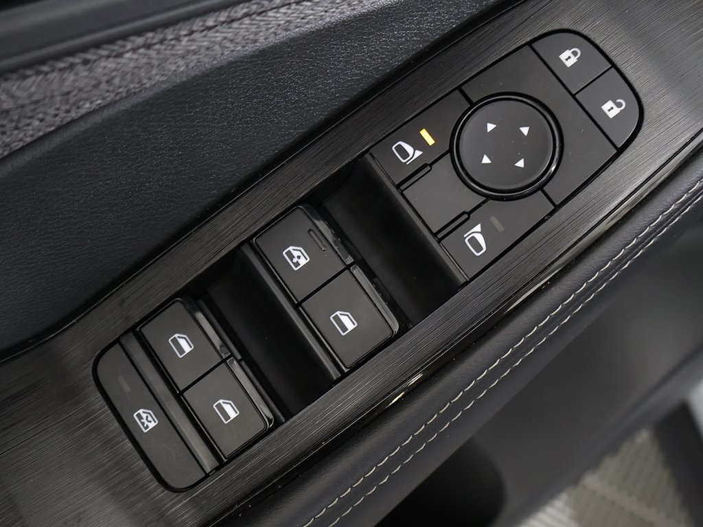 2022 Nissan Rogue SV photo 32