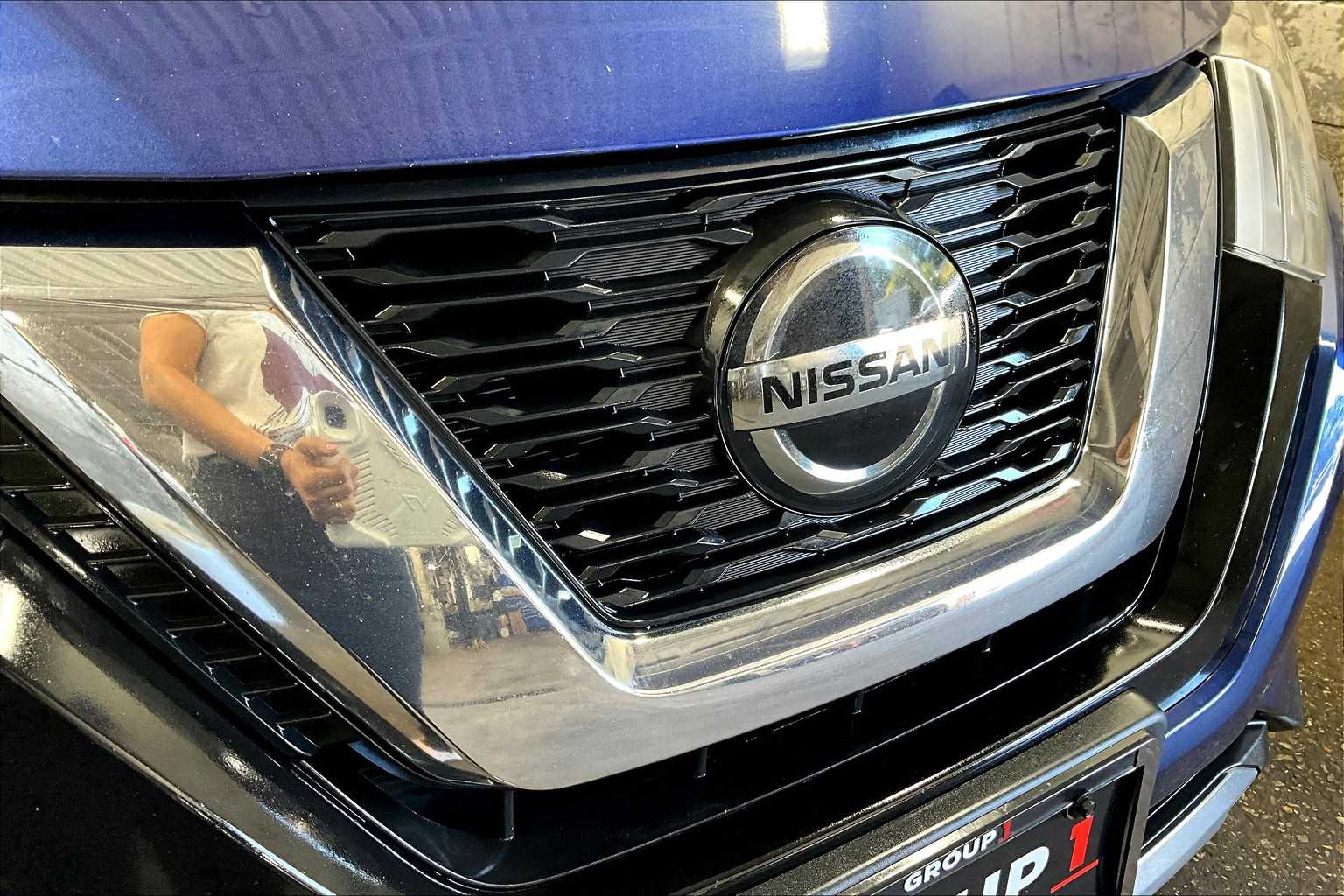 2019 Nissan Rogue SV photo 26