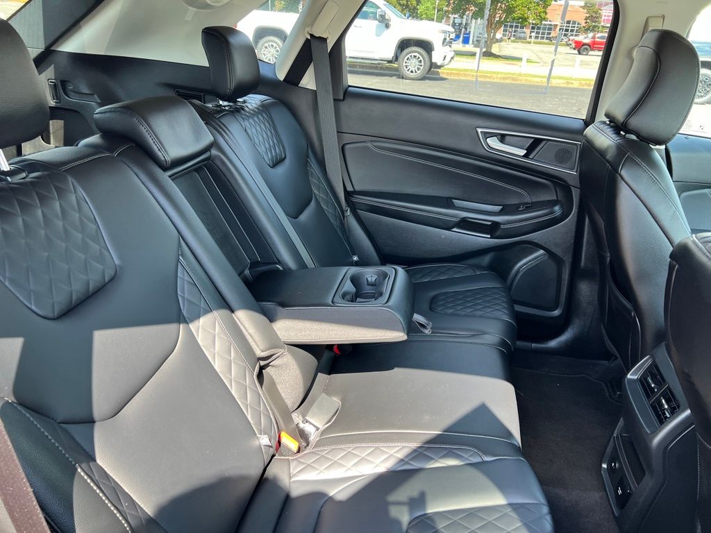 2024 Ford Edge Titanium photo 28