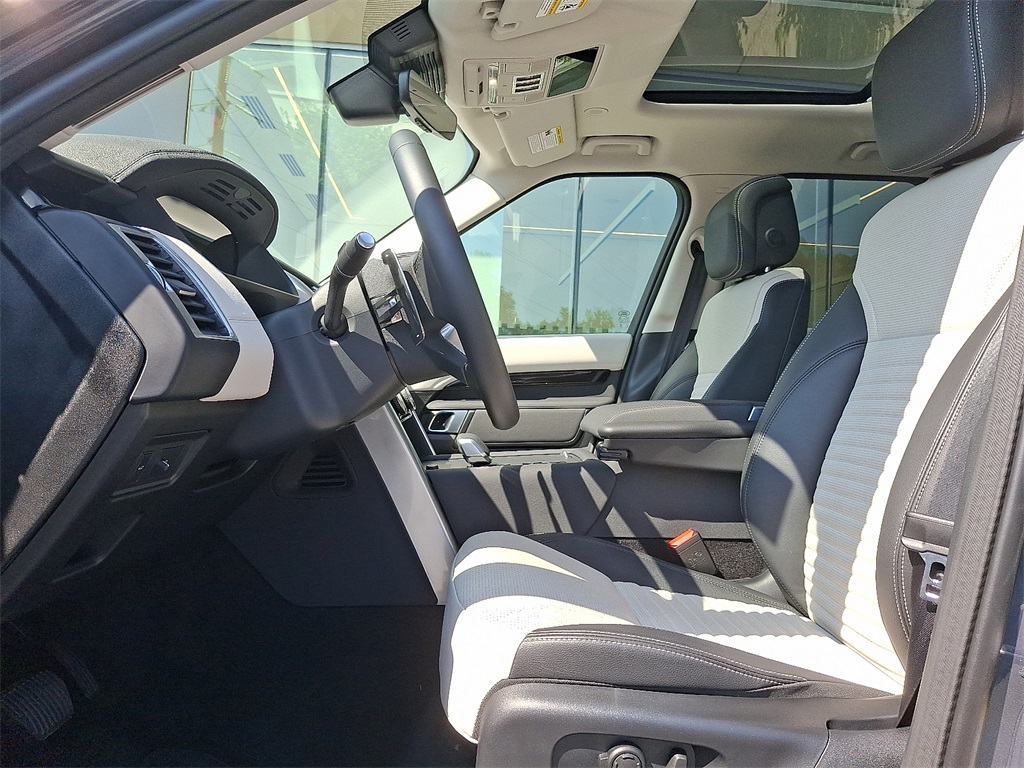 2025 Land Rover Discovery S photo 13