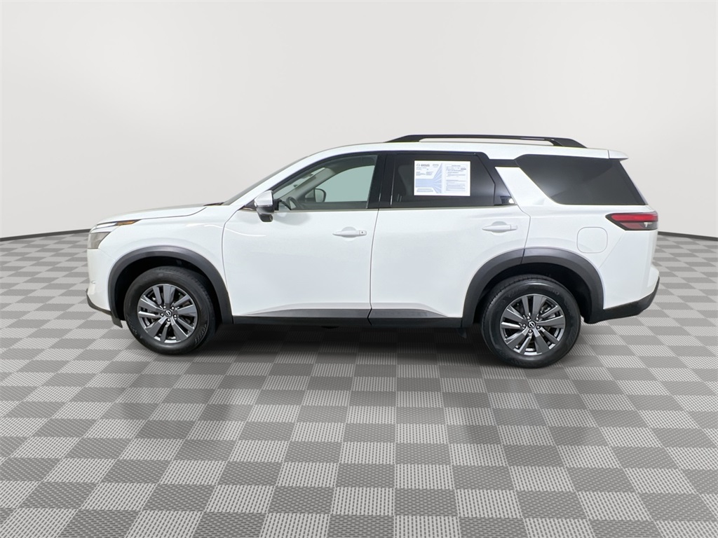2024 Nissan Pathfinder SV photo 4