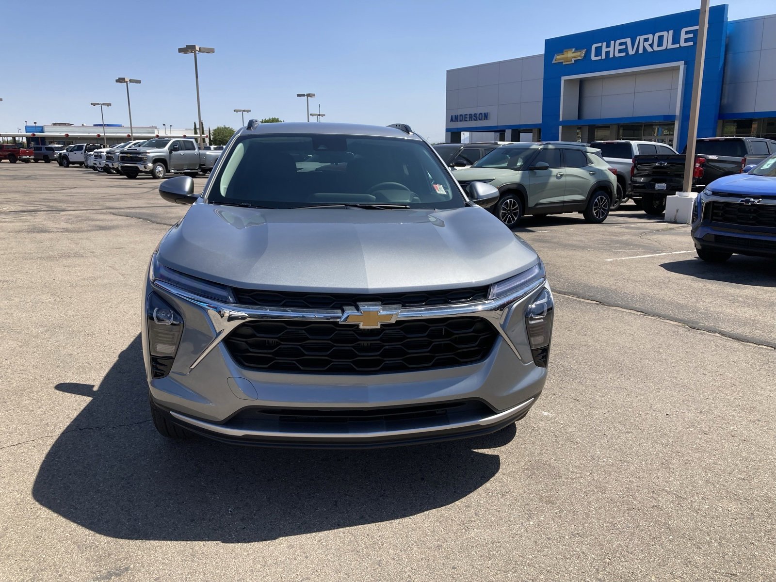 2025 Chevrolet Trax LT photo 2