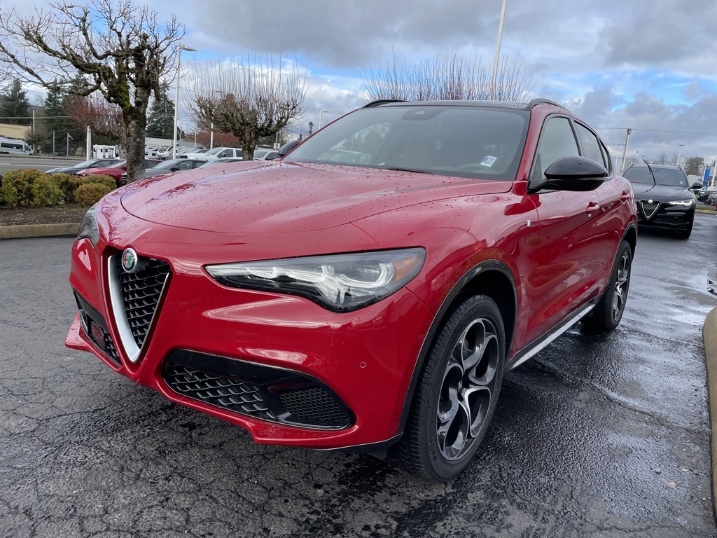 2024 Alfa Romeo Stelvio Ti photo 3