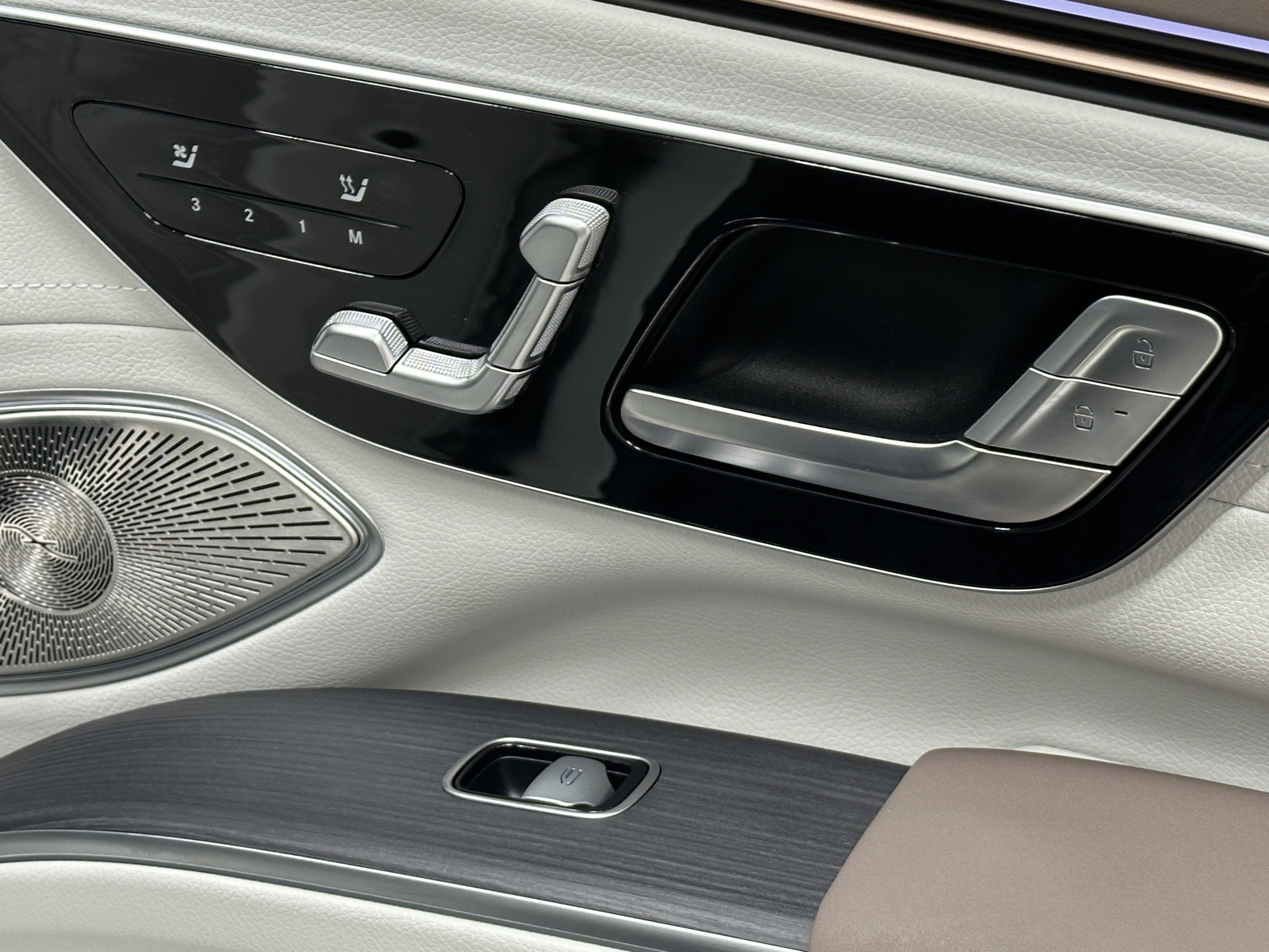 2023 Mercedes Benz EQS SUV 580 4MATIC photo 13