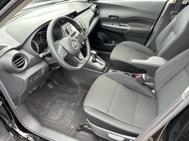 2025 Nissan Kicks Play S photo 7