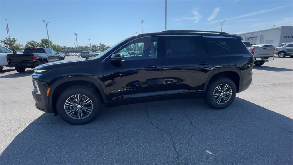 2026 Chevrolet Traverse photo 2