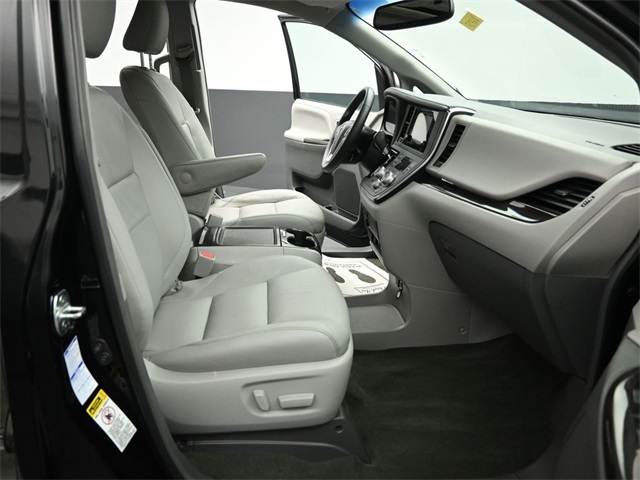 2017 TOYOTA SIENNA - Image 27