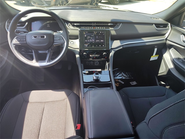 2025 Jeep Grand Cherokee Laredo X photo 2