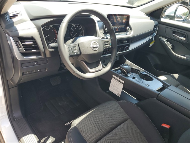 2025 Nissan Rogue SV photo 13