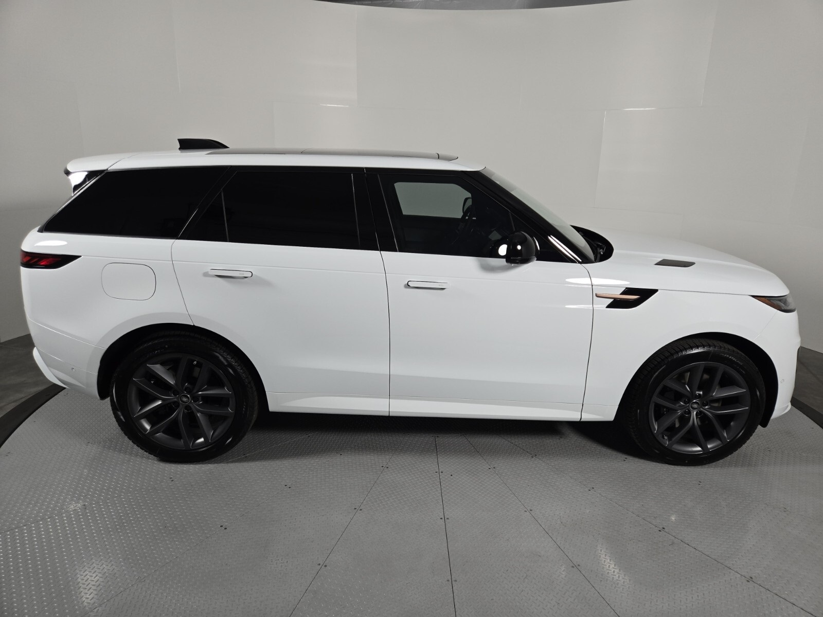 2025 Land Rover Range Rover Sport SE photo 15