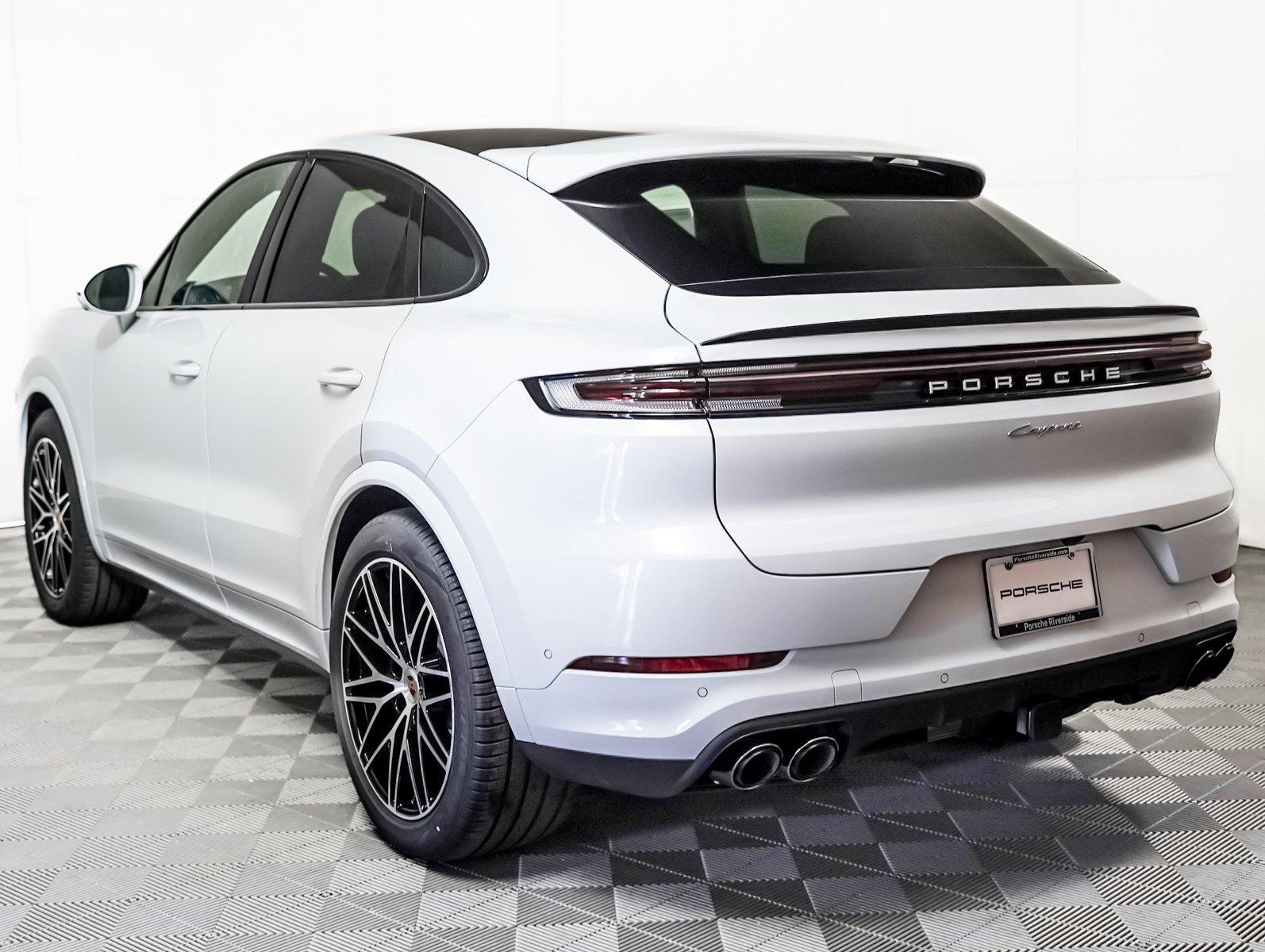 2025 Porsche Cayenne Coupe photo 3