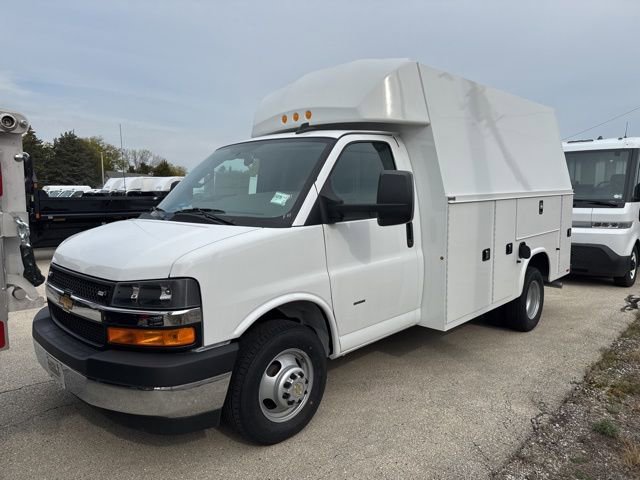 2024 Chevrolet Express Cutaway Base's photo