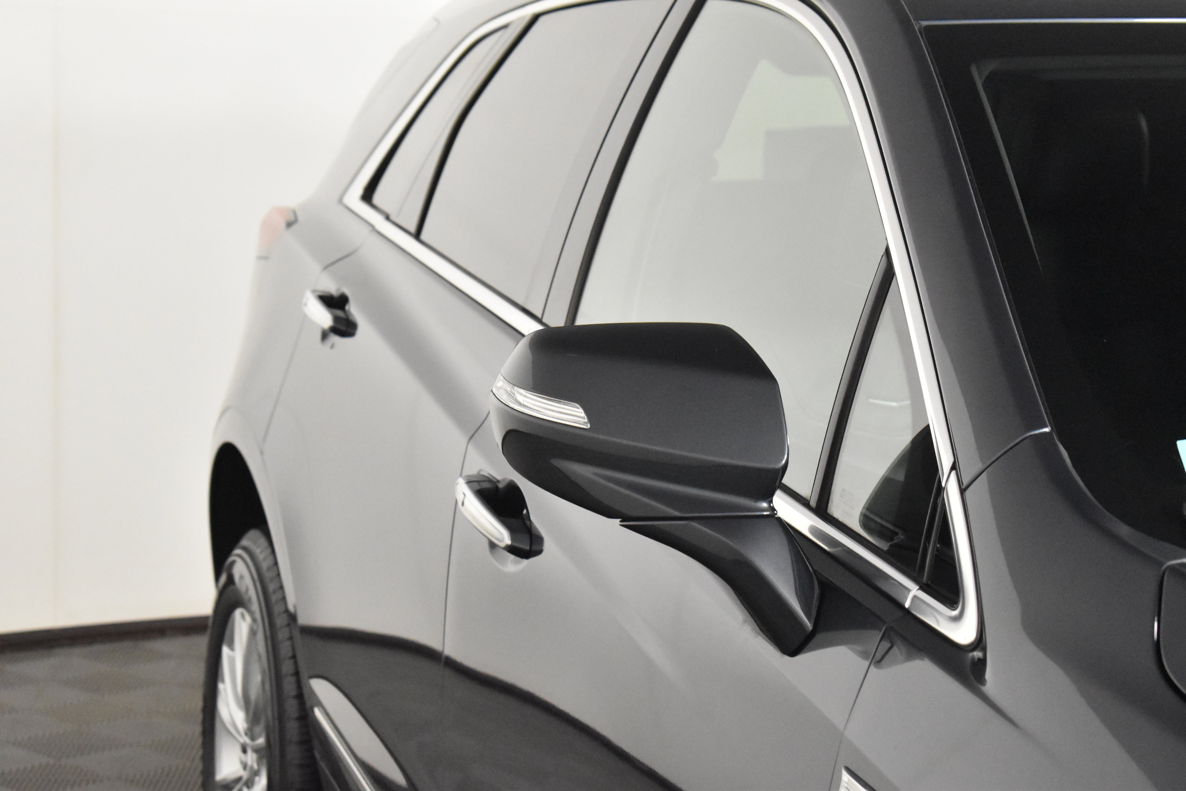 2021 Cadillac XT5 Luxury photo 2