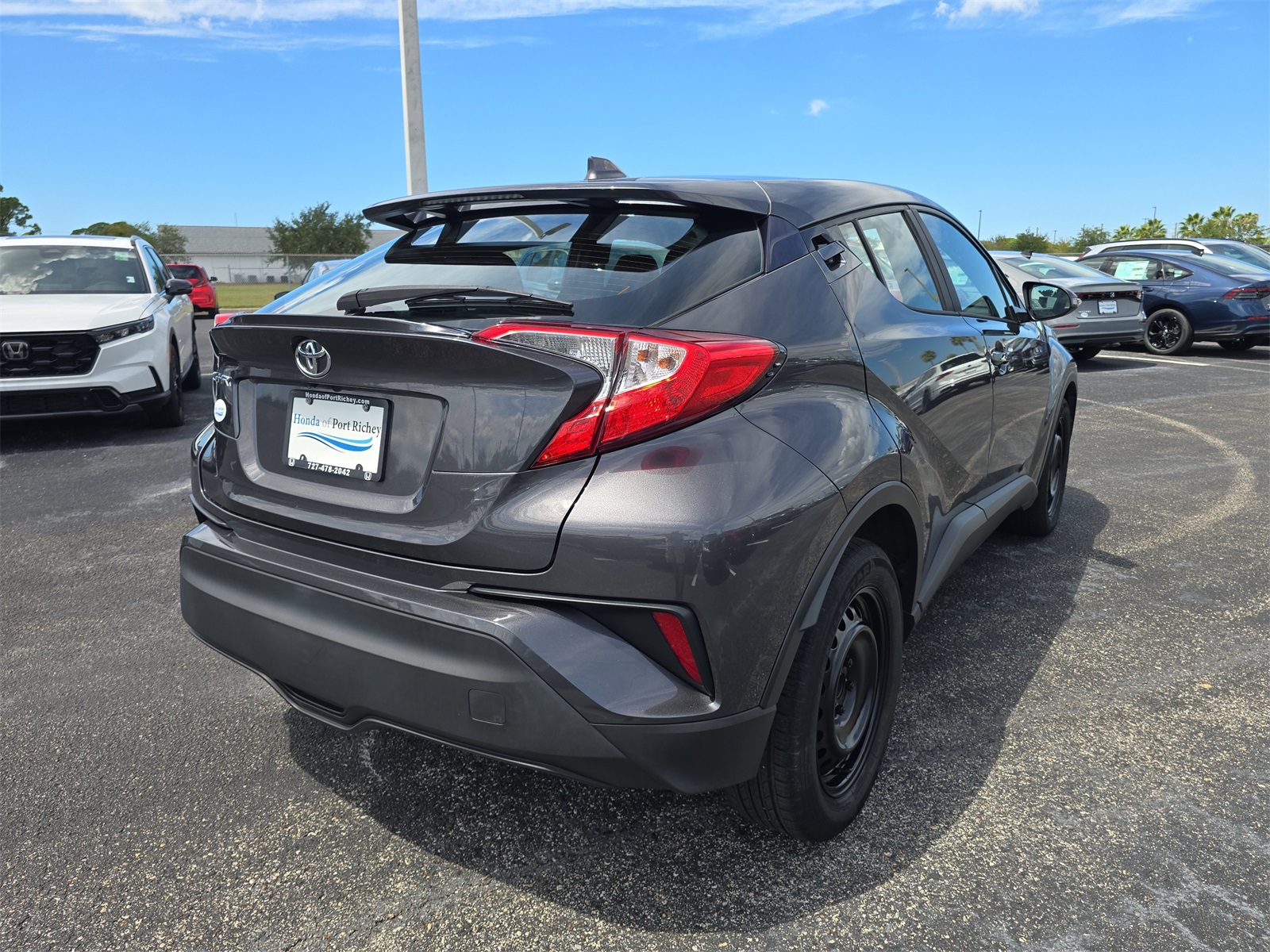2020 Toyota C-HR LE photo 3