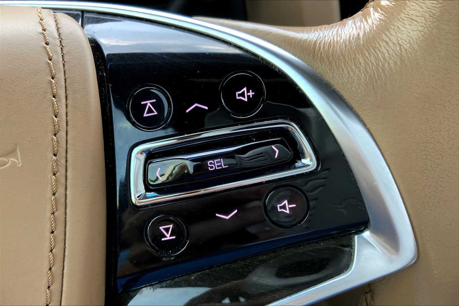 2019 Cadillac Escalade Platinum photo 21