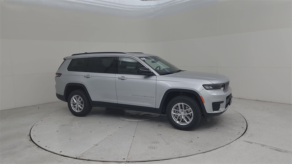 2025 Jeep Grand Cherokee Laredo X photo 2