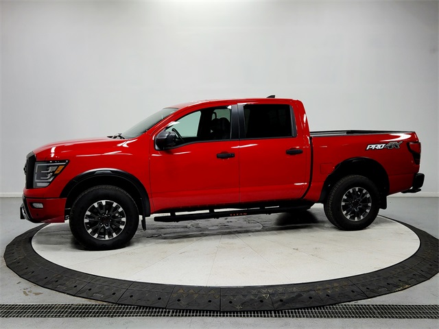 2024 Nissan Titan PRO-4X photo 4