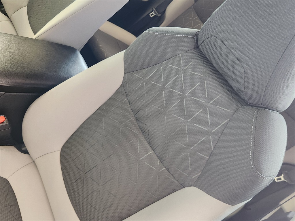 2021 Toyota RAV4 Hybrid XLE photo 18